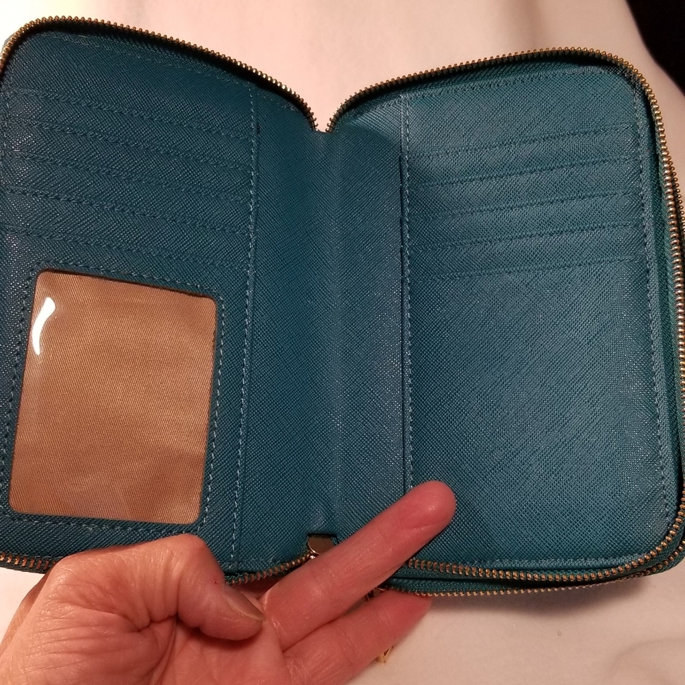 DAR T teal wristlet bag